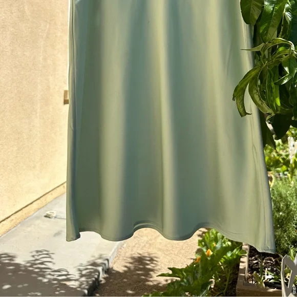 H&M GREEN SATIN LIGHTWEIGHT SKIRT MIDI LENGTH-SIZE-12 - Picture 5 of 5